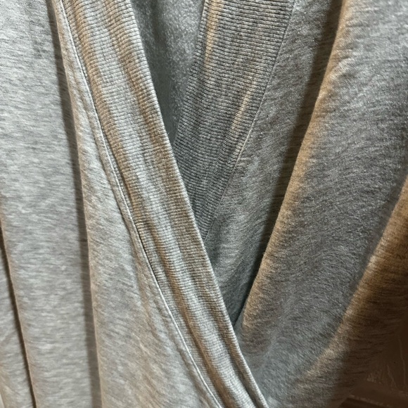 Athleta Poise Coaster Dance Wrap Heather Gray Super Soft Medium - Picture 4 of 6